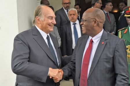 His Highness the Aga Khan meeting with His Excellency President of the United Republic of Tanzania John P. Magufuli. AKDN / Zahu